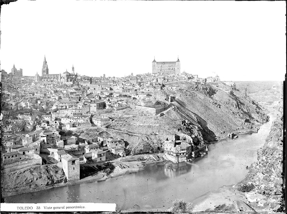 J. Laurent y C&iacute;a. Vista panor&aacute;mica de Toledo desde la Virgen del Valle. h. 1875. Fototeca IPCE (VN3007).